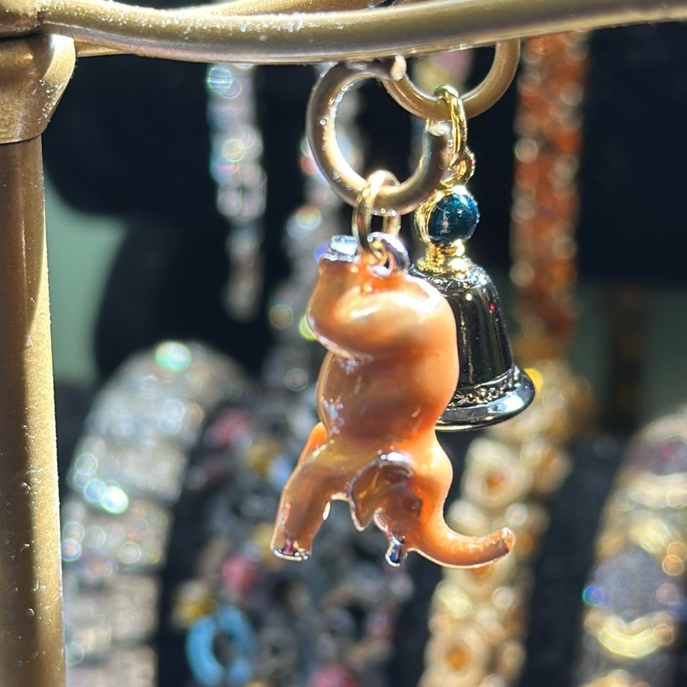 JOAN RIVERS Charm/Petite Pendant